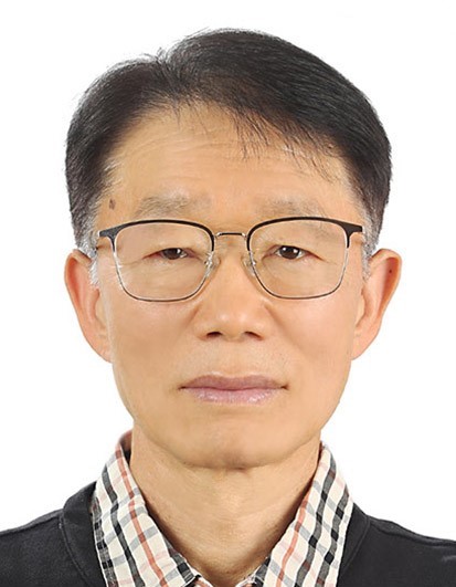 <p style="line-height: 15.0pt;"><span style="font-size: 10.5pt; font-family: 'Segoe UI',sans-serif;">Madan Bhandari University of Science and Technology (MBUST) is pleased to announce the appointment of Prof. Chang-Hee Lee, an IEEE Fellow and internationally recognized expert in photonics and optical communications, as <strong><span style="font-family: 'Segoe UI',sans-serif;">Distinguished Professor of Photonics and Digital Systems</span></strong> in the Digital Technology Program under the Institute of Applied Sciences. He is expected to join the University soon. </span></p>
<p style="line-height: 15.0pt;"><span style="font-size: 10.5pt; font-family: 'Segoe UI',sans-serif;">With more than three decades of experience in research, education, and academic leadership, Prof. Lee previously served as Professor and Head of the School of Electrical Engineering at KAIST, one of South Korea&rsquo;s leading research universities. </span></p>
<p style="line-height: 15.0pt;"><span style="font-size: 10.5pt; font-family: 'Segoe UI',sans-serif;">His appointment marks a significant step in strengthening MBUST&rsquo;s research and academic capabilities, particularly in photonics, intelligent systems, and emerging digital technologies. Through his expertise and international experience, Prof. Lee is expected to contribute to advancing research, innovation, and global collaboration at MBUST.</span></p>